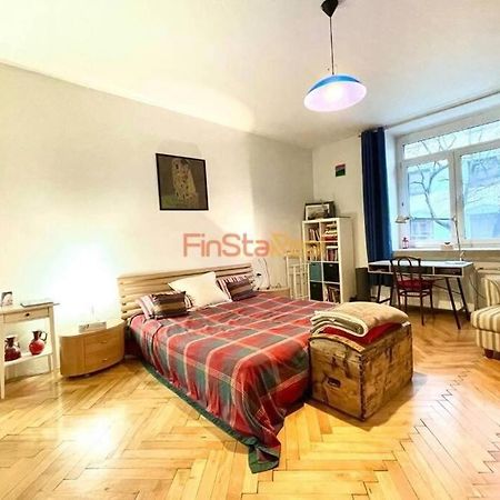 Economy Apartment 2 Min From The Main Station Bratislava Exterior photo